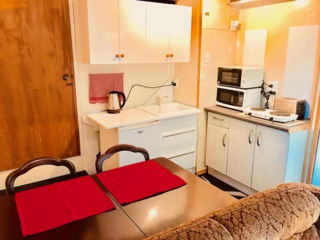 Cosy Studio Apartment Крайстчърч Екстериор снимка